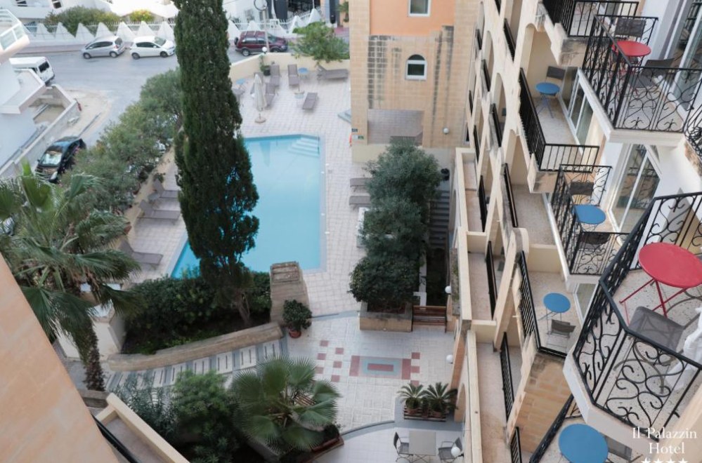 Il-Palazzin Hotel — pool & courtyard